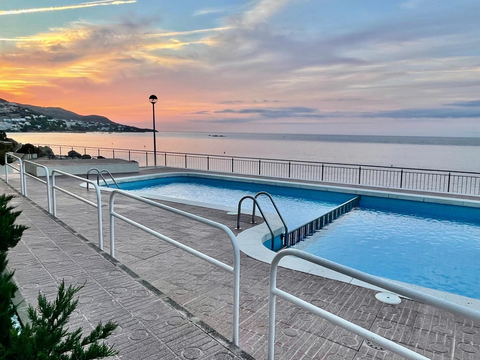 Magnifique Appartement En Front De Mer, Caneylles Roses Zewnętrze zdjęcie