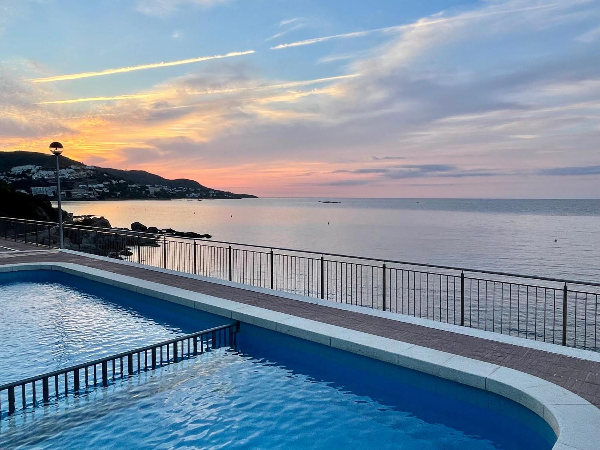 Magnifique Appartement En Front De Mer, Caneylles Roses Zewnętrze zdjęcie